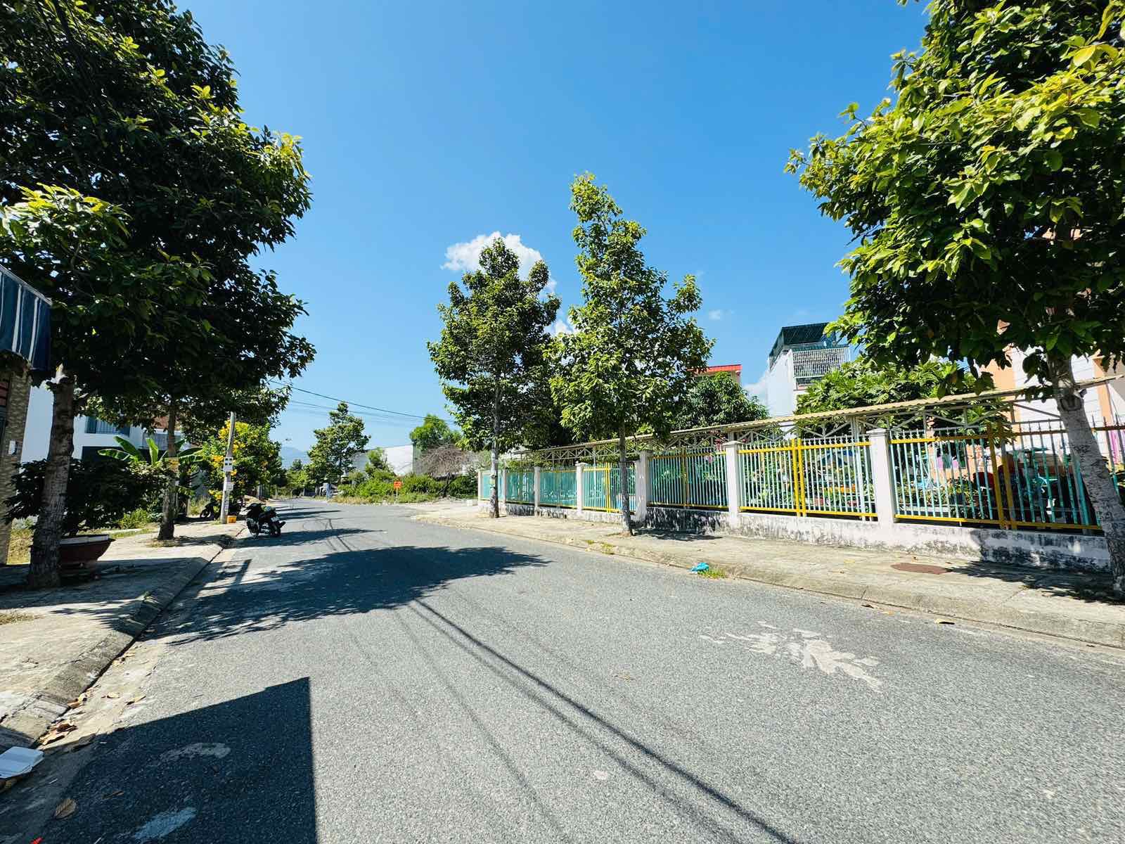 ĐẤT TĐC ĐẤT LÀNH- ĐỐI DIỆN TRƯỜNG MẦM NON- ĐƯỜNG RỘNG 13M - 74M NGANG 4M- HƯỚNG TÂY NAM  TĐC  