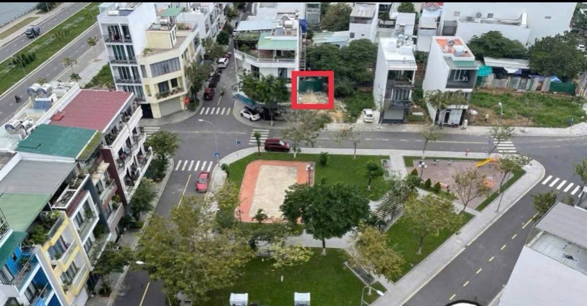 Hàng Hiếm- VCN Phước Long 1-  view công viên lô sạch đẹp đường C3 giá 6,8 tỷ   Dt 81m ngang 5,2m nở hậu 5,6m l