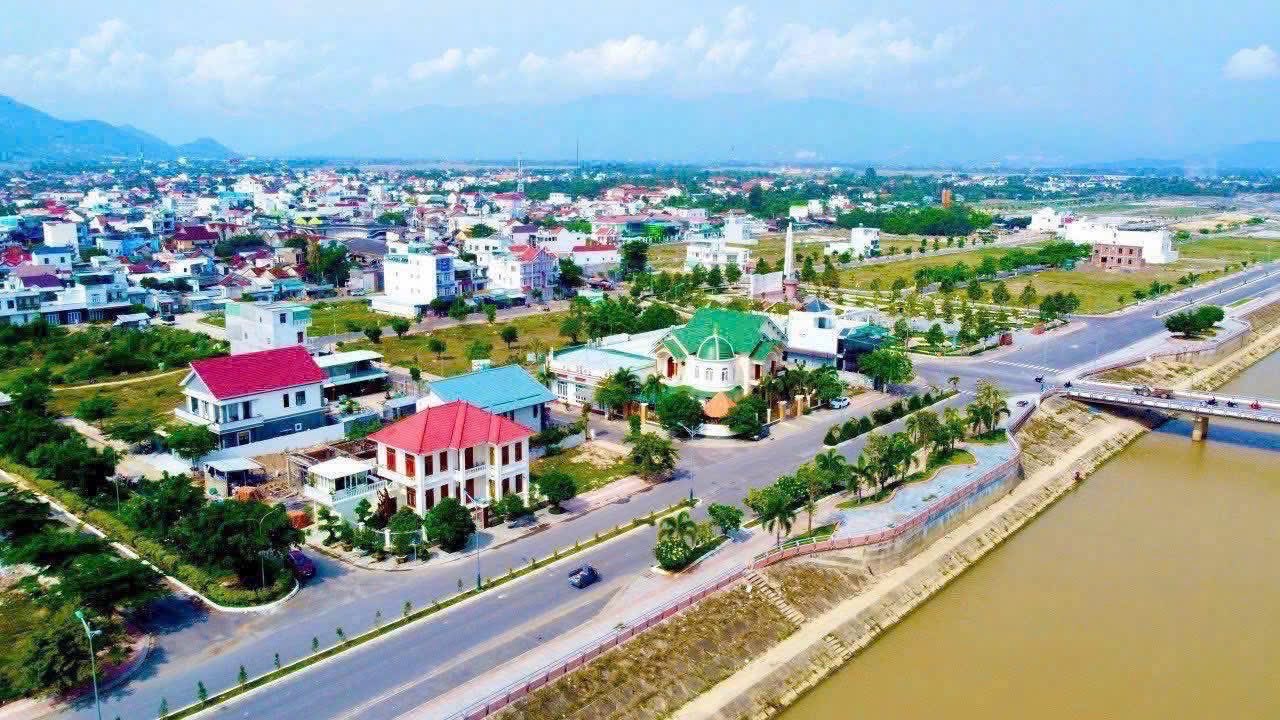 ???? BÁN NHÀ 3 TẦNG MT VÕ THỊ SÁU NAM SÔNG CÁI